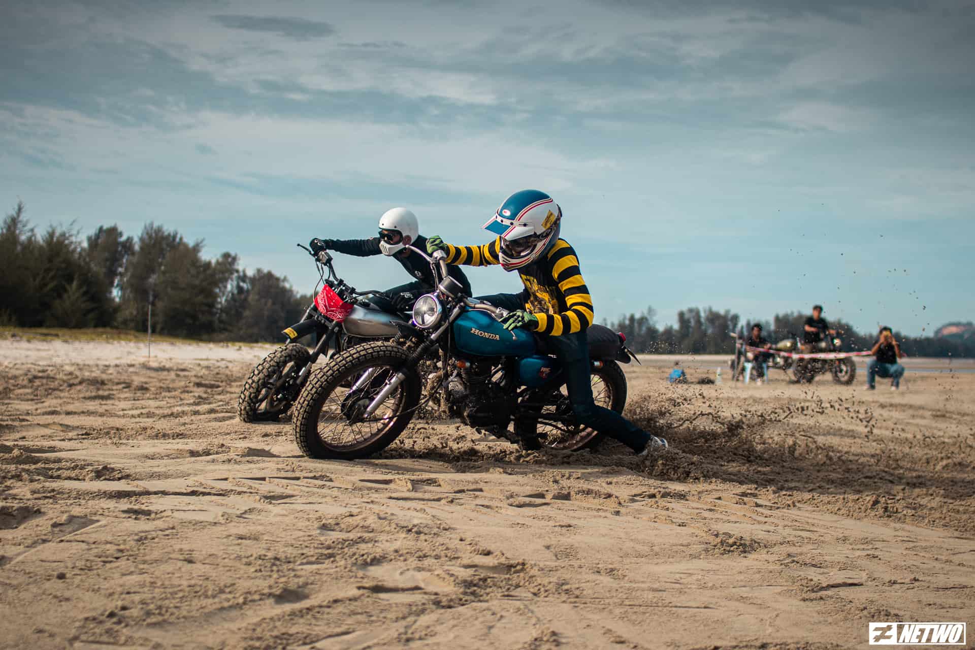 Lumba Pantai by Kelompok Marhaen at Pantai Balok