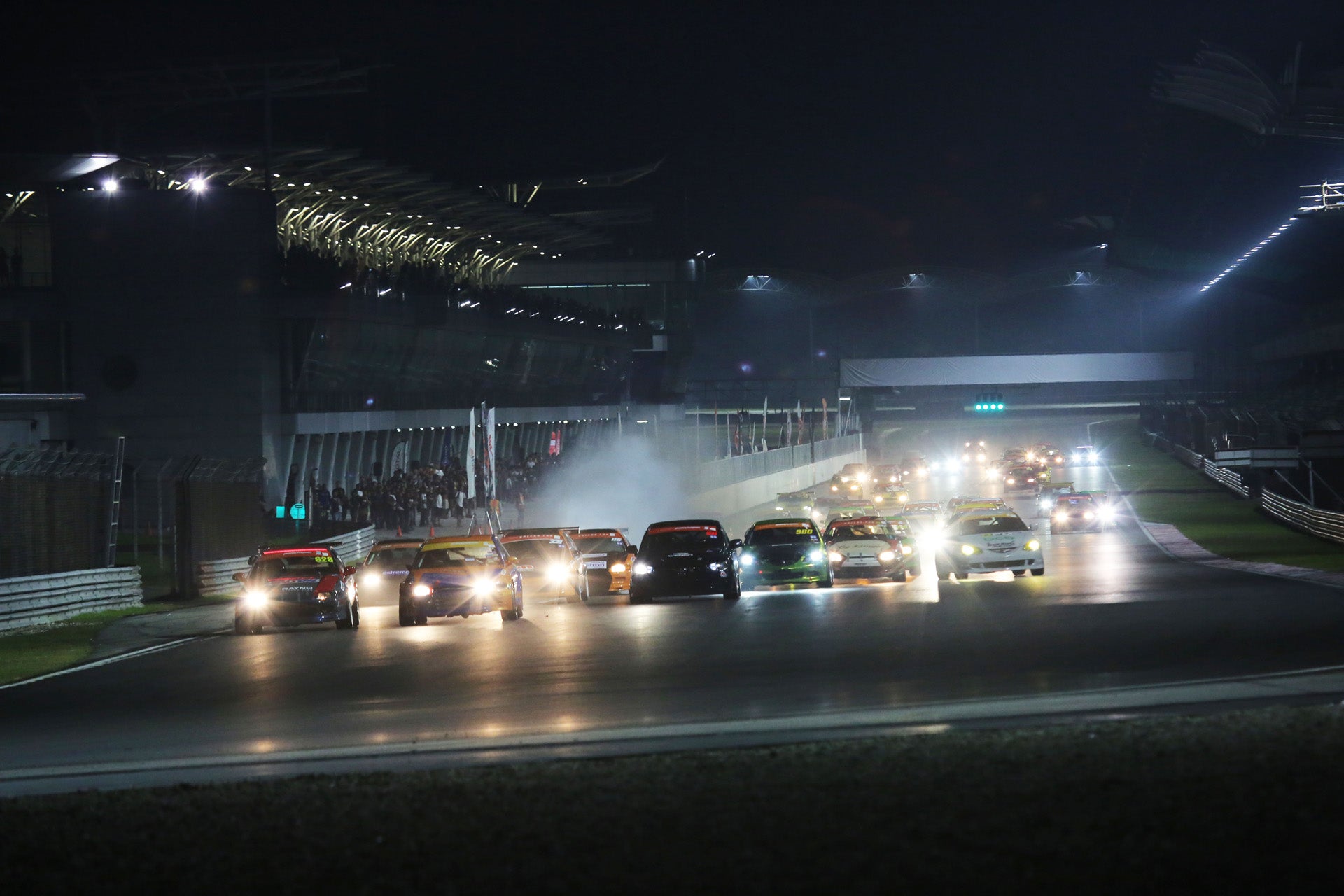 MSF cars charging to Turn 1 at Sepang 
