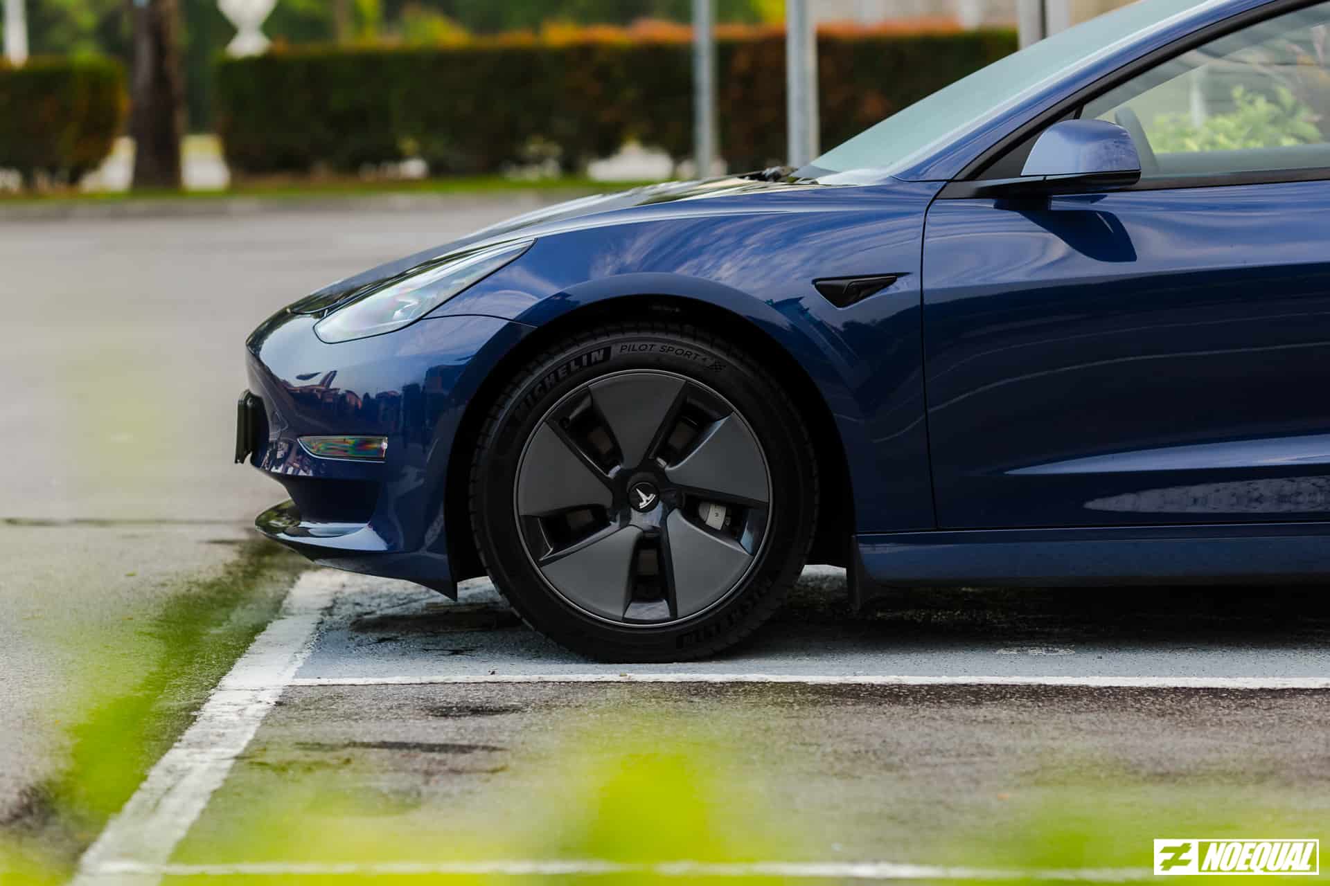 Autopilot malaysia tesla S’pore Couple